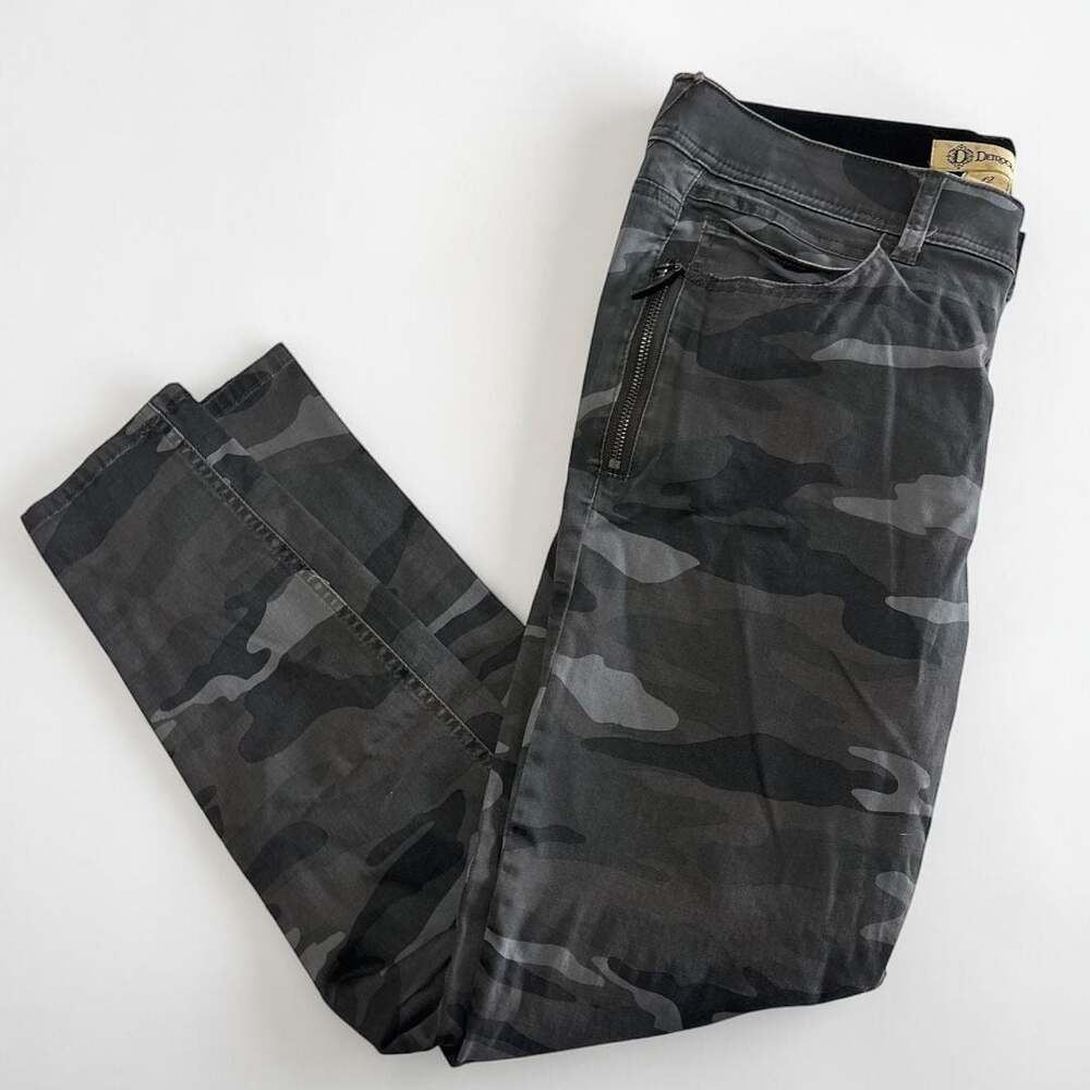 Democracy 'Ab'solution Gray Camouflage Skinny Pants with Zipper Pockets